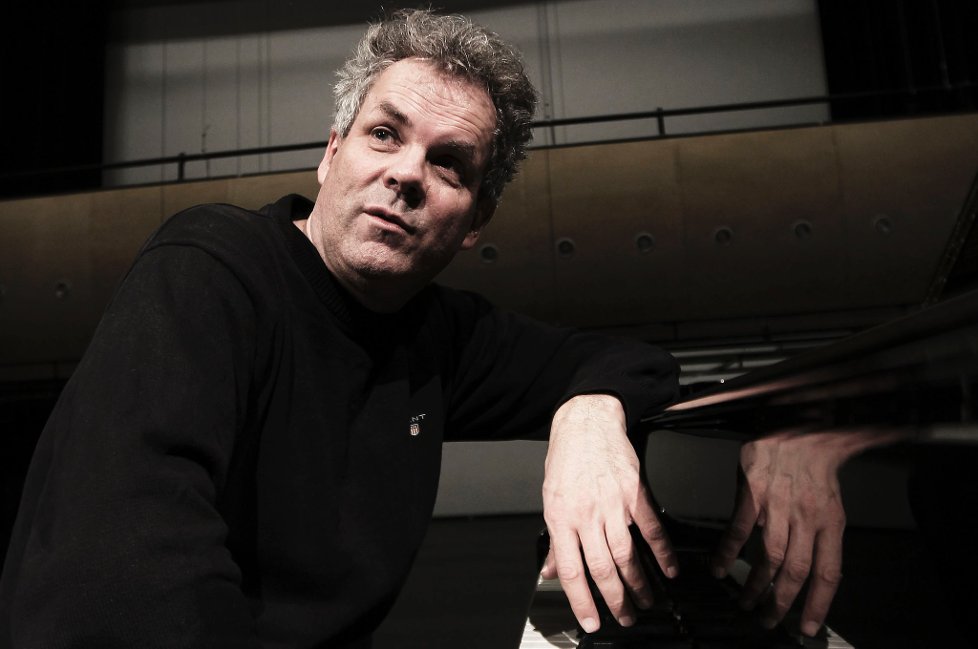 Jan Gunnar Hoff er nå i Los Angeles for å overvære Grammy Awards 2013 der han er en del av nominasjonen for "Quiet Winter Night". Foto: Helge Grønmo